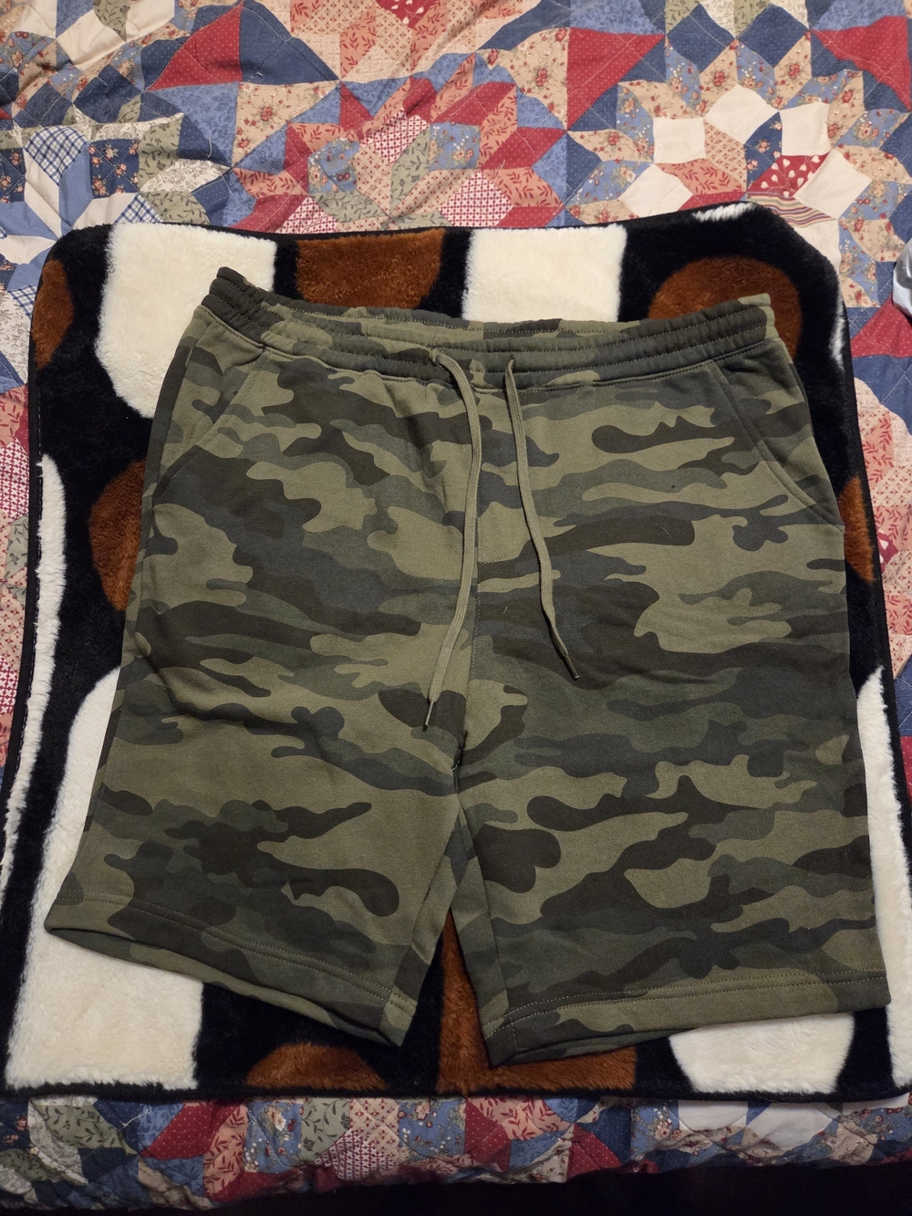 Men's Camouflage Athletic Drawstring Shorts - Olive Camo
